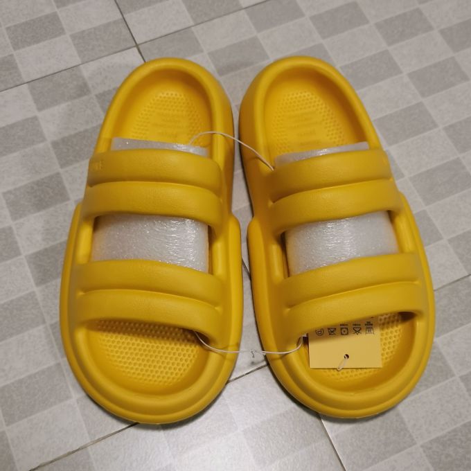 居家拖鞋
