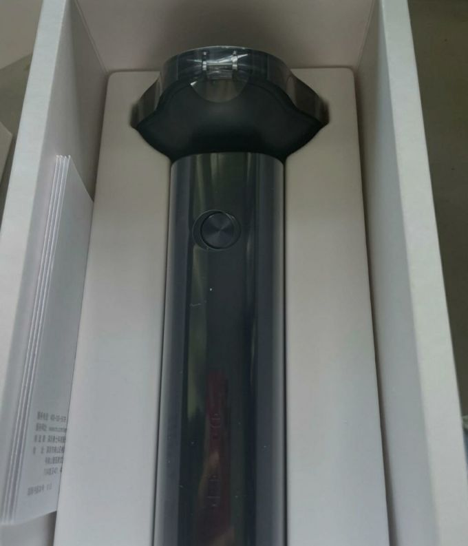 电动剃须刀