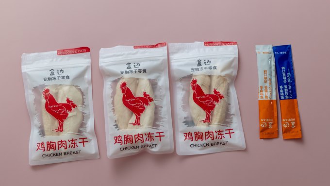 盒边猫咪冻干零食