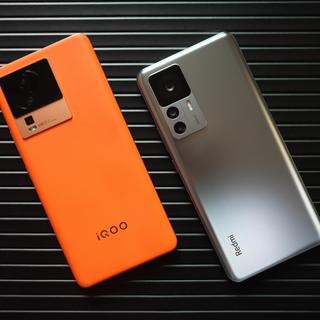【真机横评】：3000元预算，iQOO Neo7和Redmi K50至尊版，哪款更值得买？