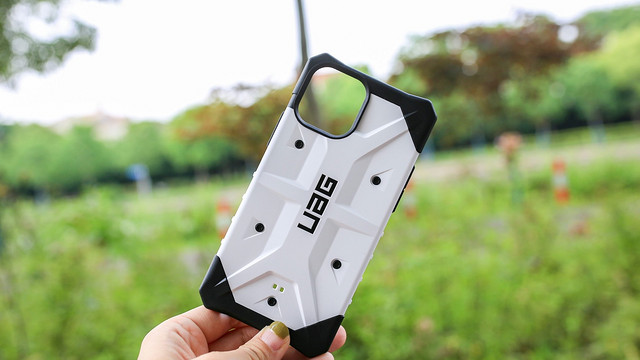 UAG 防摔手机壳：iPhone 12 的最佳防护伙伴