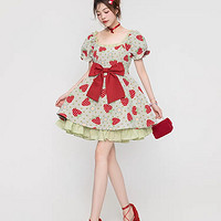 希望这条公主草莓裙为你的夏天多一丝亮色