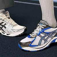 ASICS Y2K HYPERUNNING系列：千禧美学的创新演绎