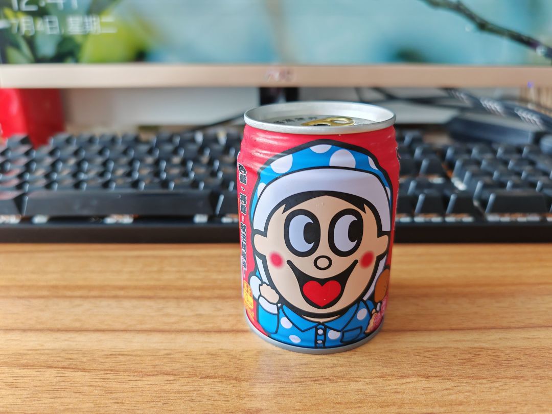 旺仔牛奶职业装阳光宅男也是蛮可爱的