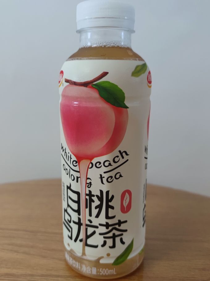 炎热的夏天来一瓶白桃乌龙茶