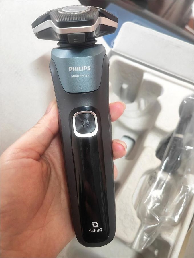 飞利浦电动剃须刀