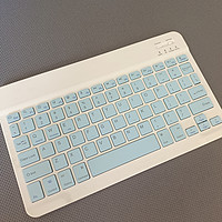 给我的平板配了一个小的磁吸蓝牙键盘，很喜欢这个颜值