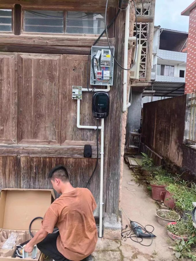 小蜂充电汽车充电装备