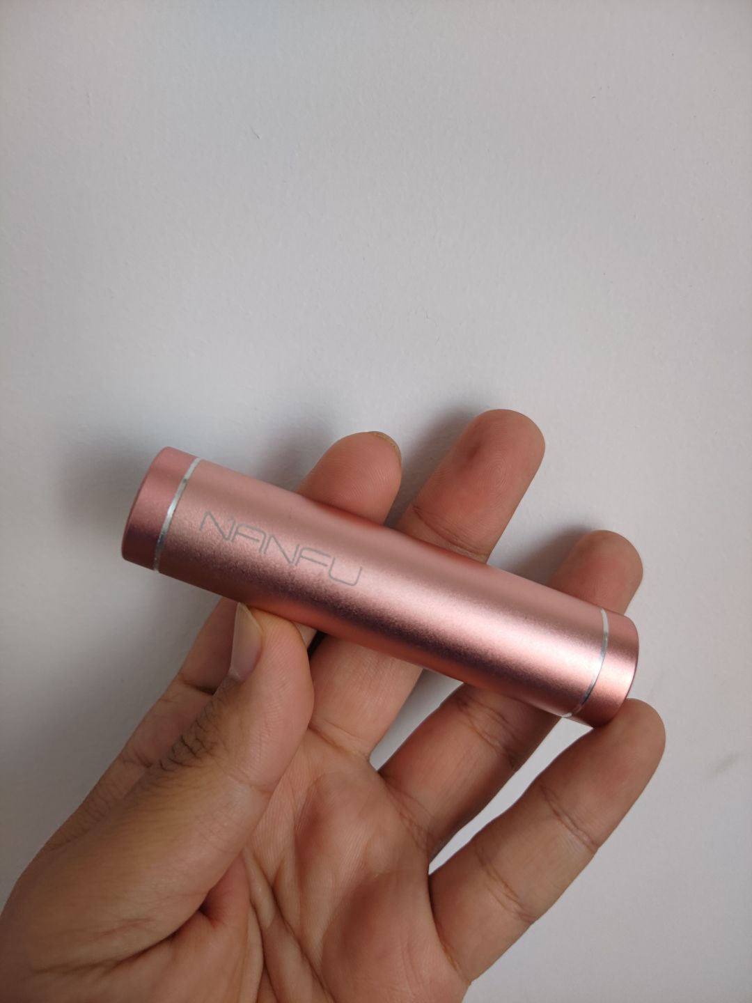 小巧便携的南孚迷你充电宝