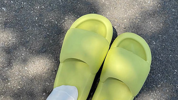 服饰 篇十八：时尚舒适，推荐2023夏季新款绿色厚底网红面包拖鞋
