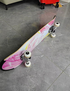 这款滑板，颜值很高，整条街最靓的仔