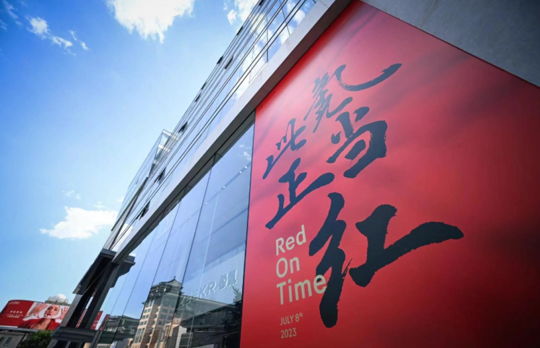 全国最大极氪中心今日在北京开业，官方宣布直营门店超 300 家