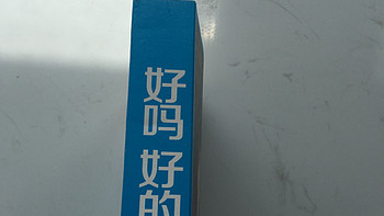 文艺青年时期买的文艺书籍，翻过几页就丢在一旁……说来收藏其实只不过忘记丢掉了……