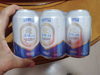 威虎山原酿啤酒，冰后喝起来还不错！