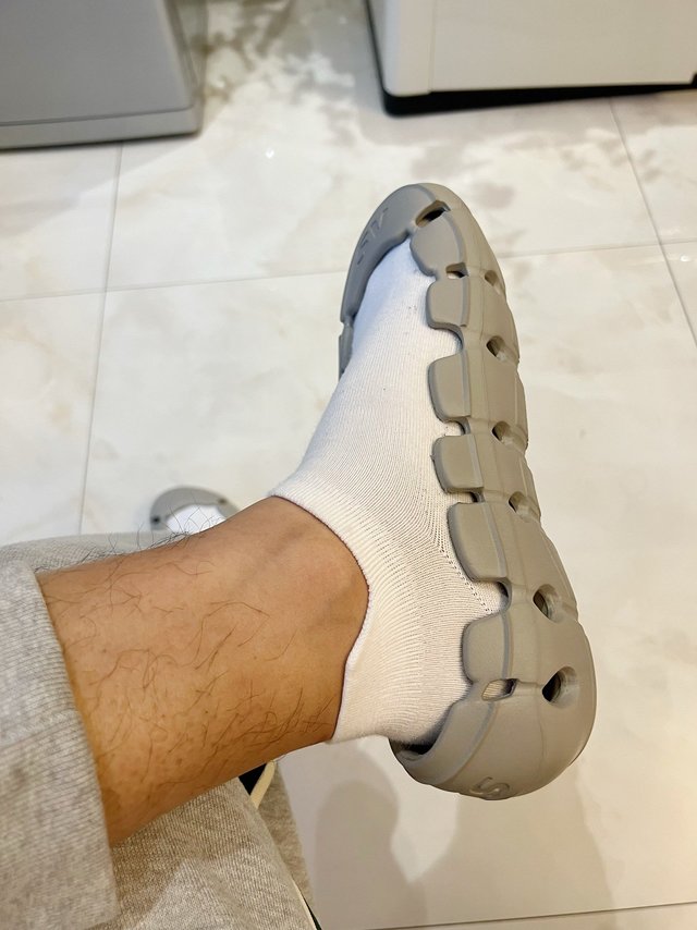 年轻人的第一款敞篷鞋，居然觉着有点好看～