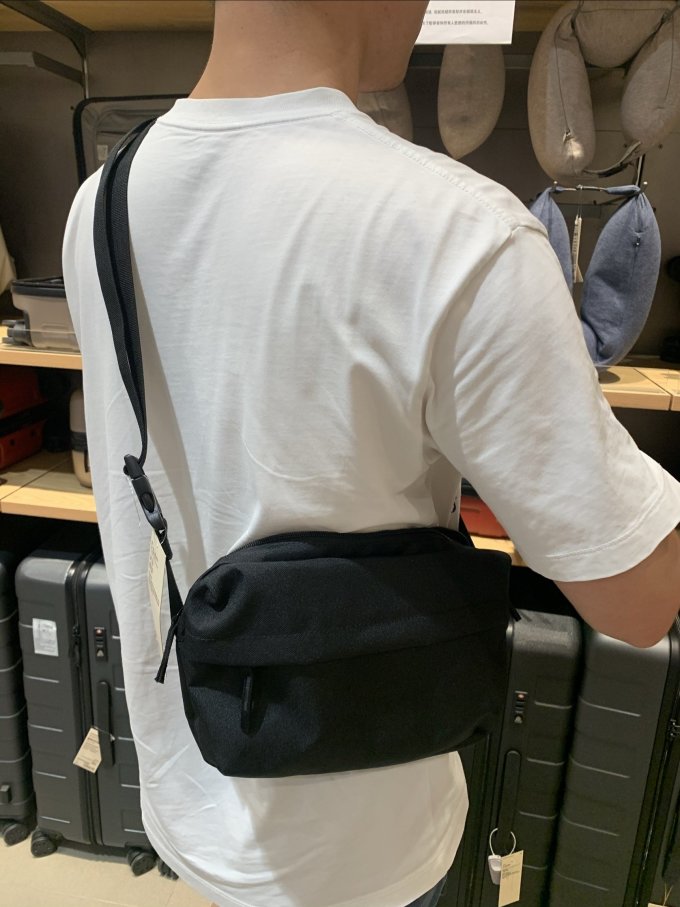 無印良品男士单肩斜挎包