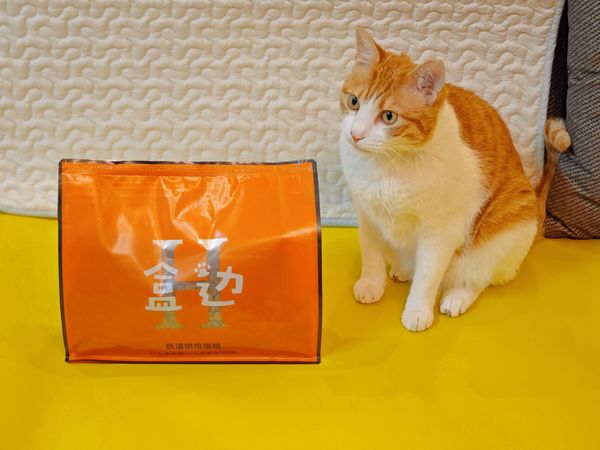 ​高标准放心粮——盒边鲜肉烘焙猫粮