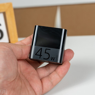 非常适合搭配高功率无线充电器，ZMI紫米45W USB-C充电器 评测
