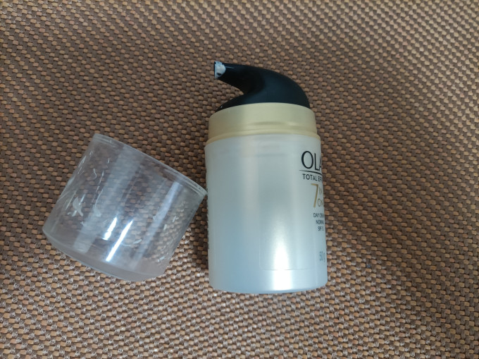 玉兰油乳液面霜