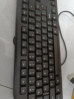 ​几十元的有线键盘也可以用很久。