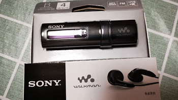 索尼（SONY） NWZ-B183F mp3音乐播放器随身听，是一款小巧迷你运动跑步便携式播放器随身听