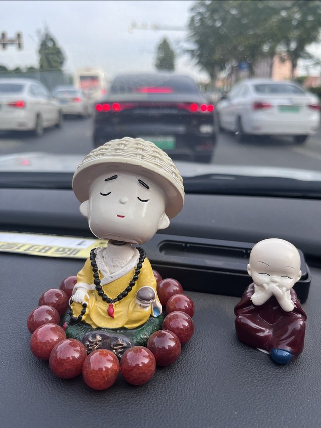 不听不听，和尚念经；佛系开车更安全
