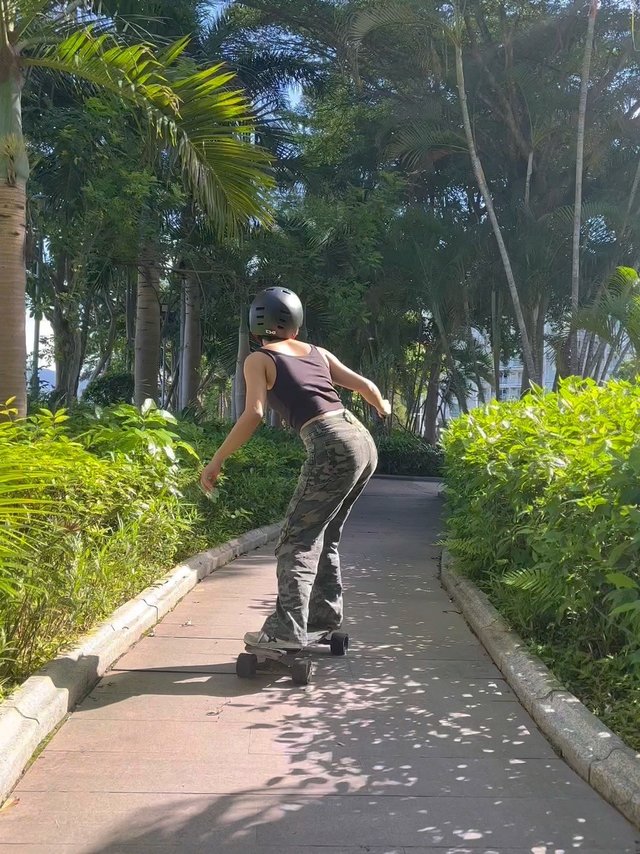 太爱在海边滑板了