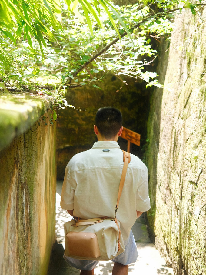 男士单肩斜挎包