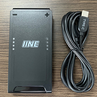 聊数码—良值(IINE)适用Switch手柄充电握把