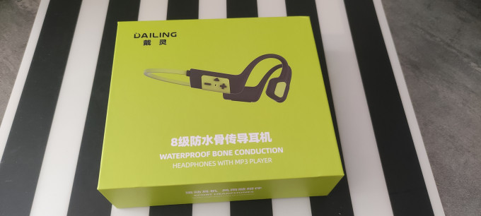 戴灵耳机