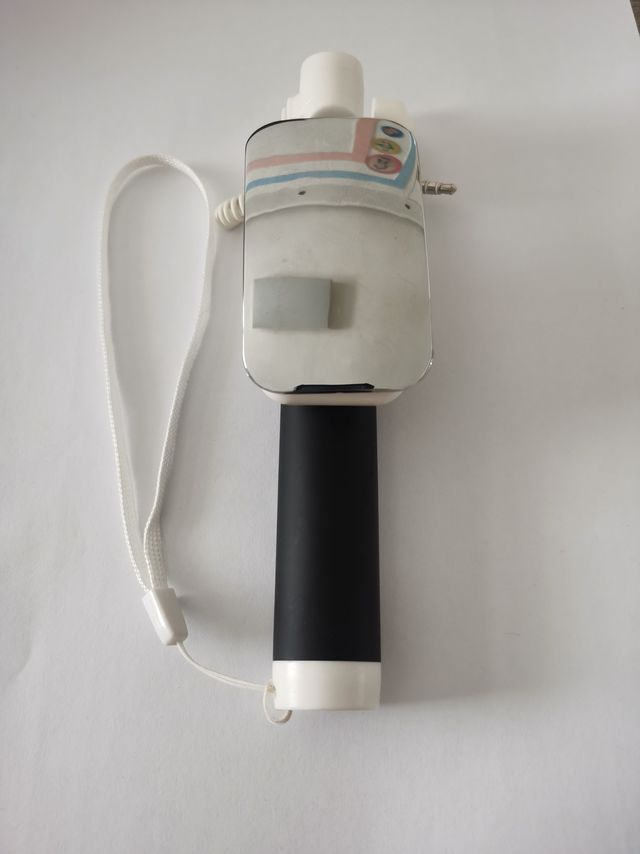 曾经风靡一时的自拍杆，为啥突然没人用了