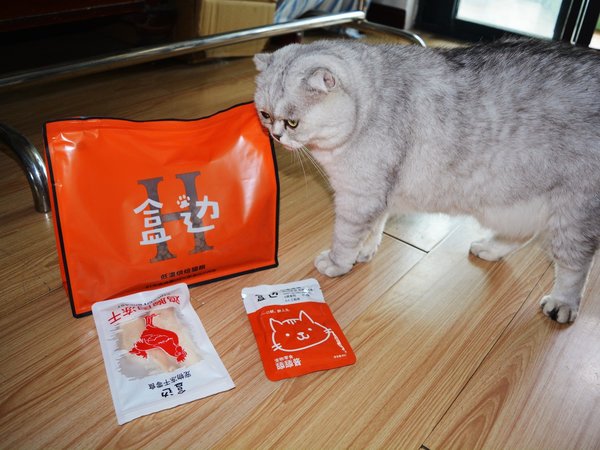 你家小馋猫吃什么？盒边低温烘焙猫粮测评