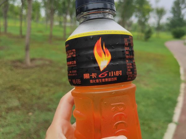 夏天户外，功能性饮料少不了