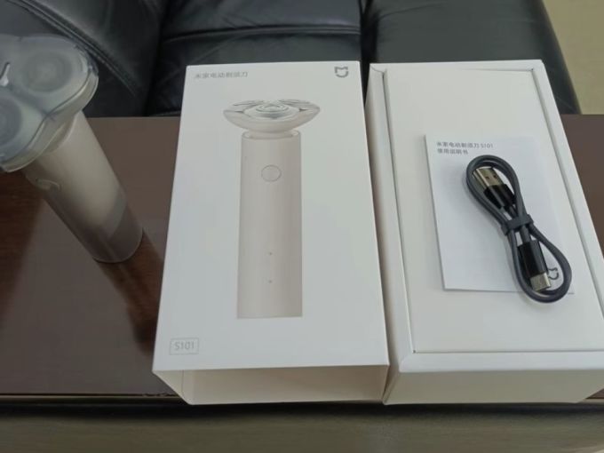 电动剃须刀
