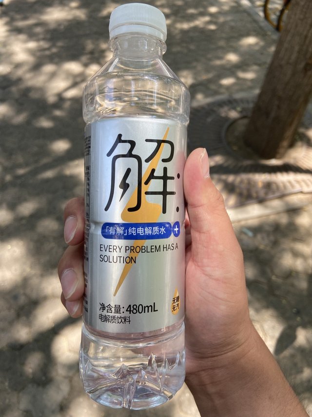 夏日冰水我选择屈臣氏电解水