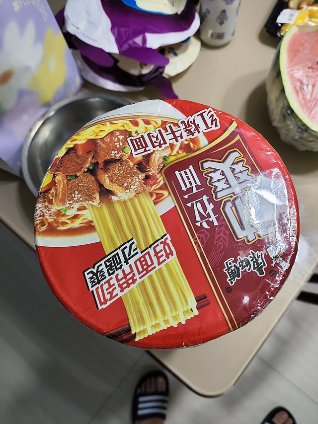 最喜欢夏天晚上来一桶红烧牛肉面