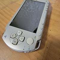中年人的老玩具 篇七：血亏的买卖，索尼PSP1000型游戏机