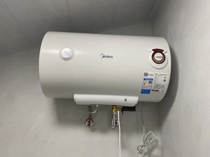 美的电热水器