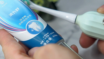 种牙看牙价格太高，还是尽早使用不伤牙的牙膏更有意义。