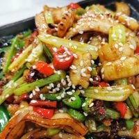 爆炒鱿鱼和芹菜也可以很搭