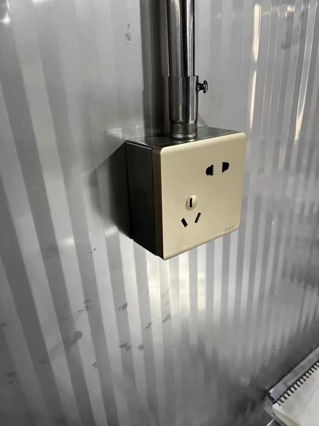 不锈钢86明装底盒,让插座面板与众不同!