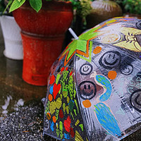 雨伞下的创意绘画，与雨天共筑美好时光