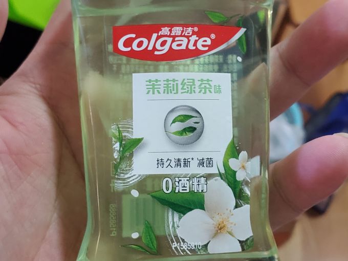 高露洁漱口水