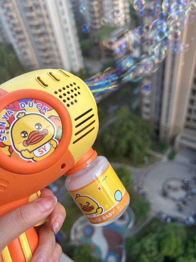 小朋友的夏天不能少了泡泡