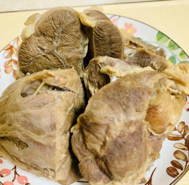 家庭版简易卤牛肉，咸香入味、嘎嘎好吃！