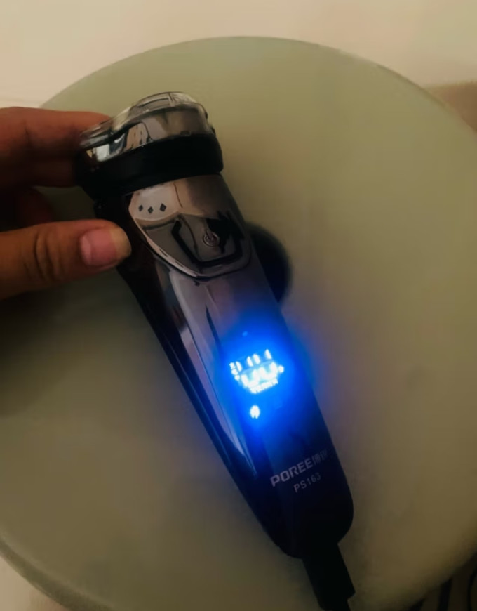 电动剃须刀