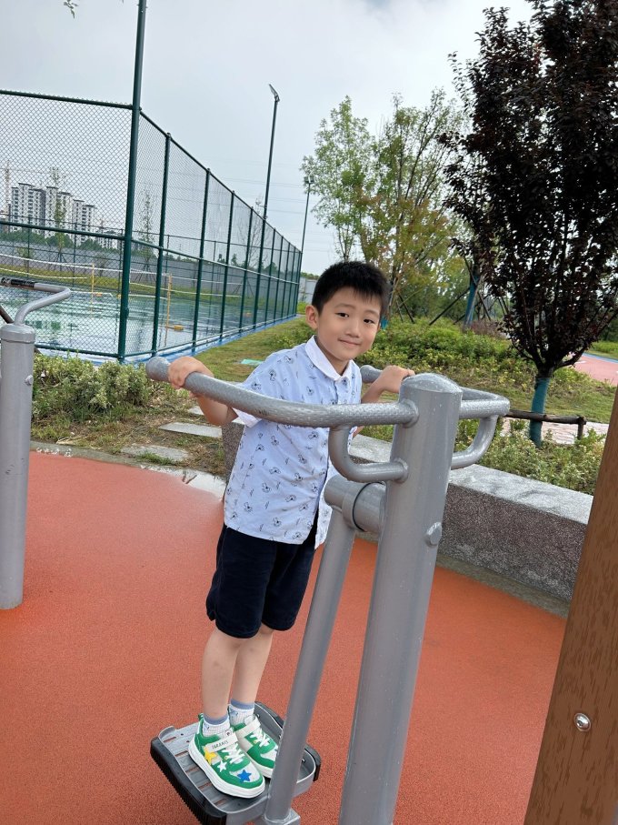泰兰尼斯儿童运动鞋