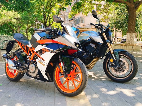 欧洲车VS日本车｜KTM RC390 本田CB650R对比