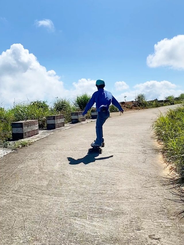 电动滑板爬山咯～