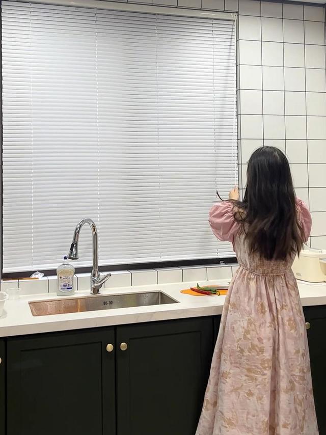 突然发现厨房窗外的风景好美